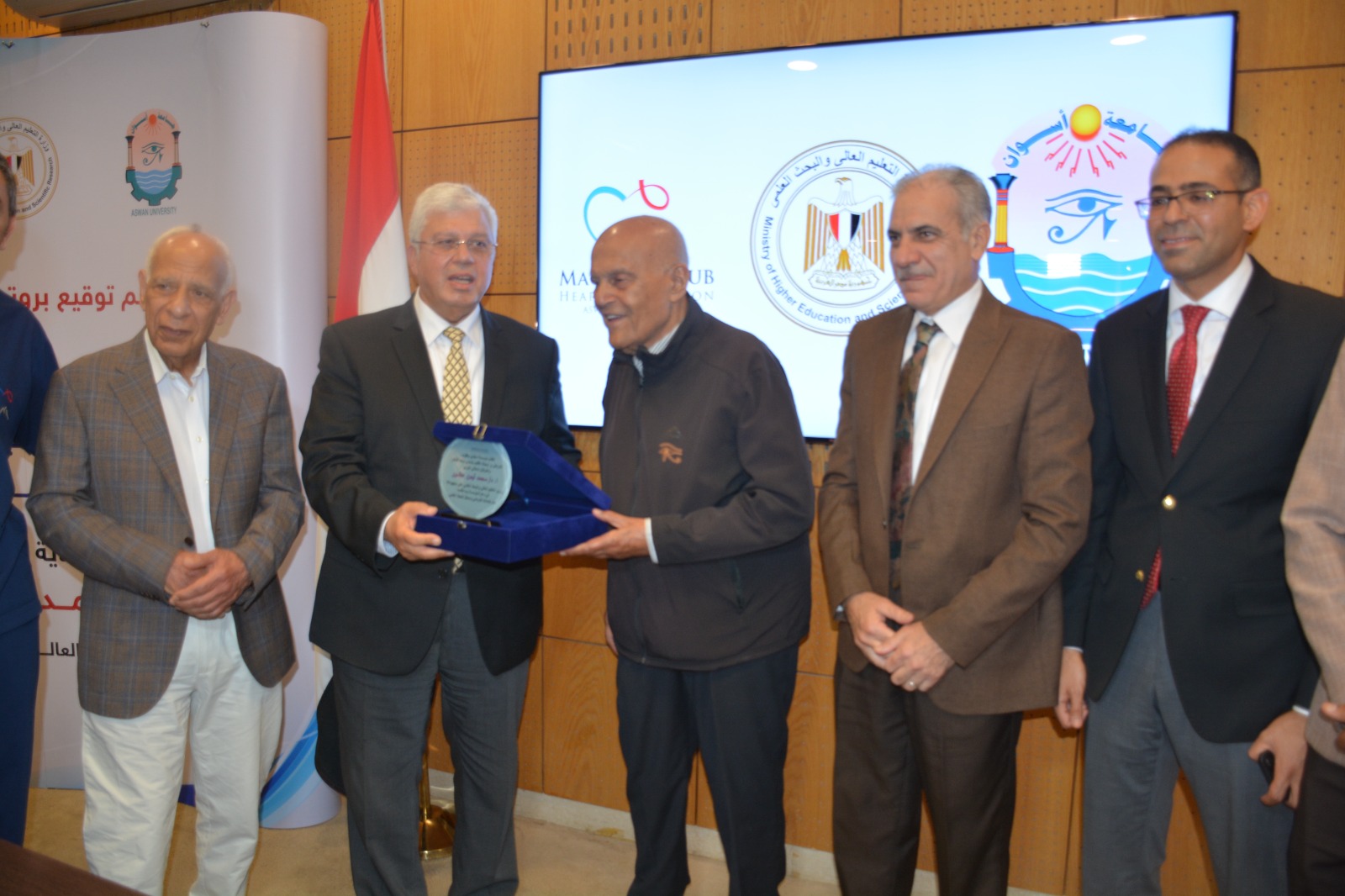 جامعة أسوان توقع بروتوكولًا طبيًا جديدًا مع مؤسسة مجدي يعقوب للقلب