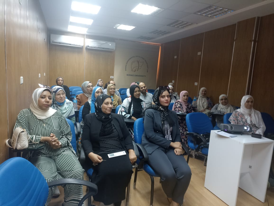 جامعة سوهاج تطلق 3 دورات بحثية متقدمة لتأهيل الباحثين