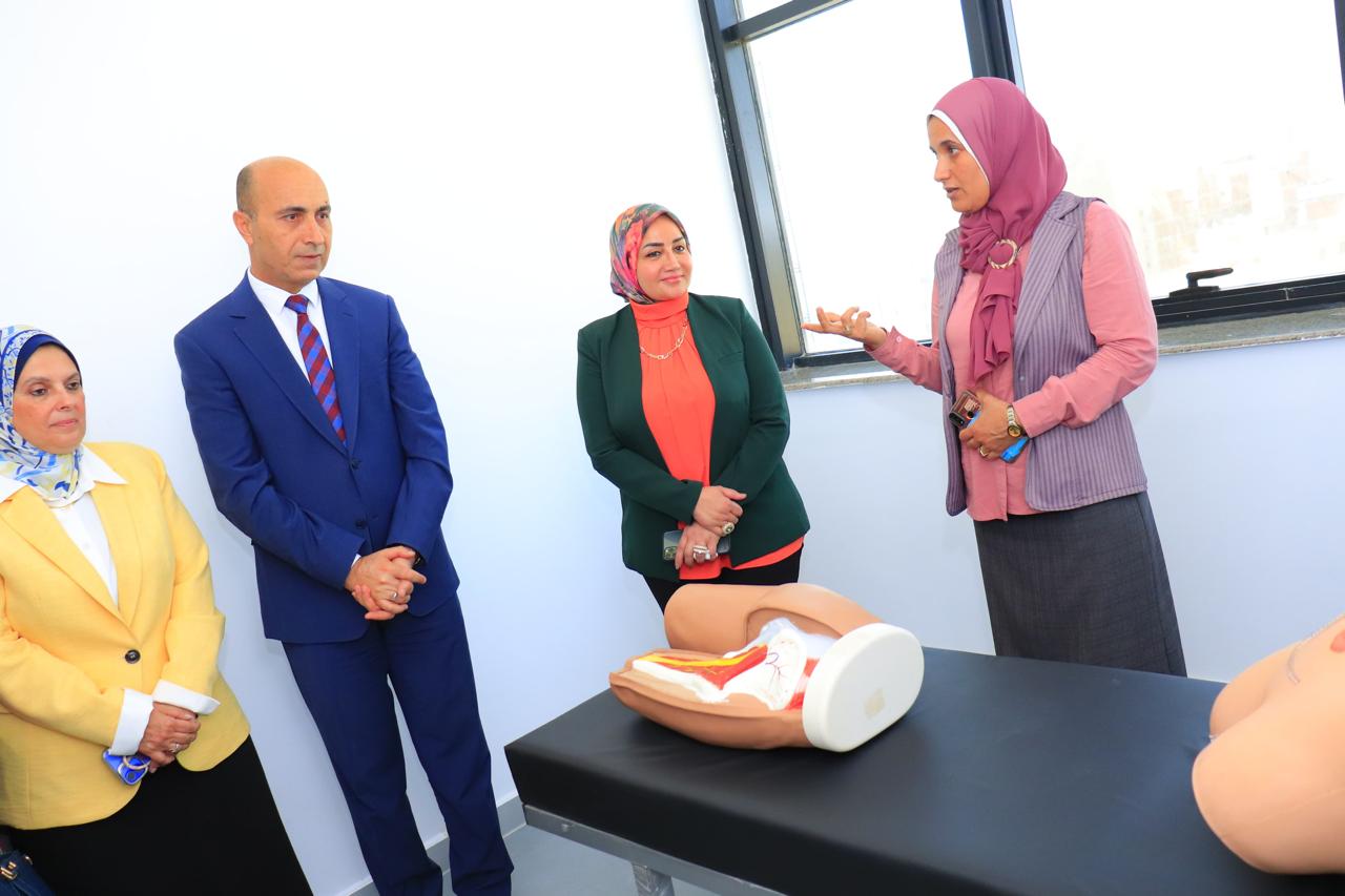 جامعة دمنهور تحدث نقلة رقمية بتطوير تقييمات كلية التمريض