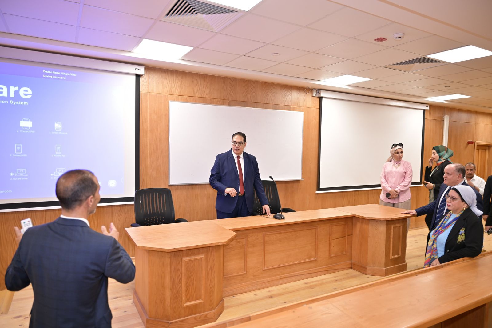 رئيس جامعة القاهرة الأهلية يتابع التجهيزات لاستقبال طلاب 2025