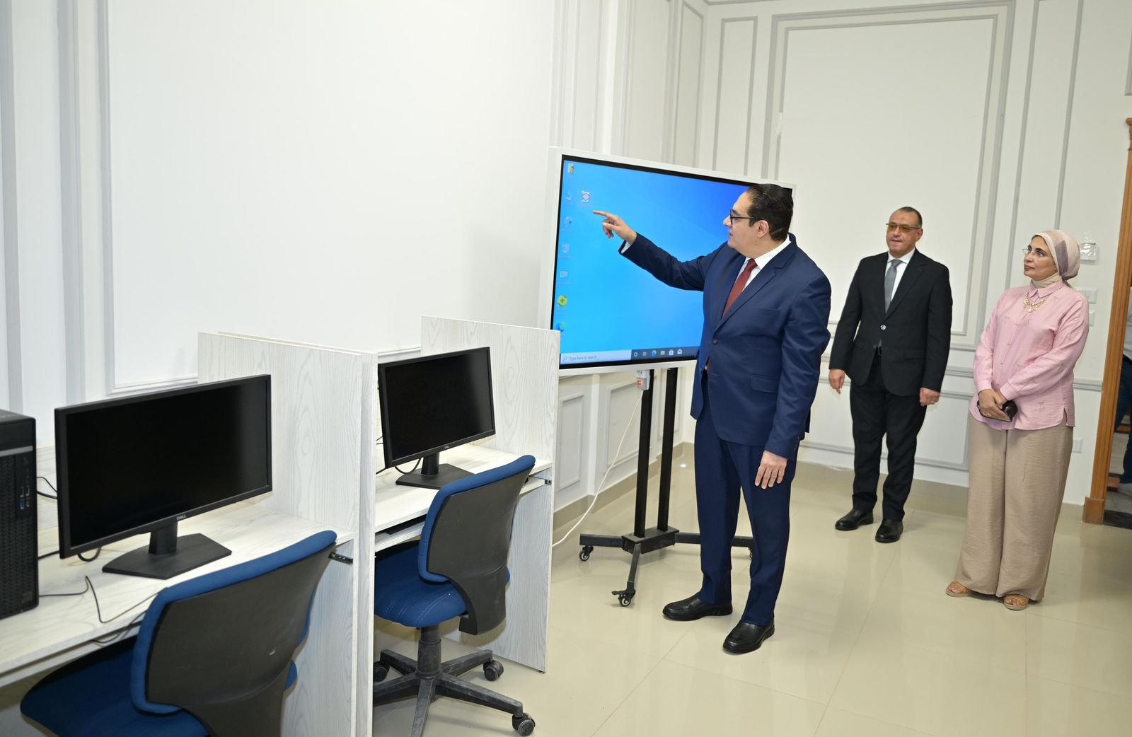 رئيس جامعة القاهرة الأهلية يتابع التجهيزات لاستقبال طلاب 2025