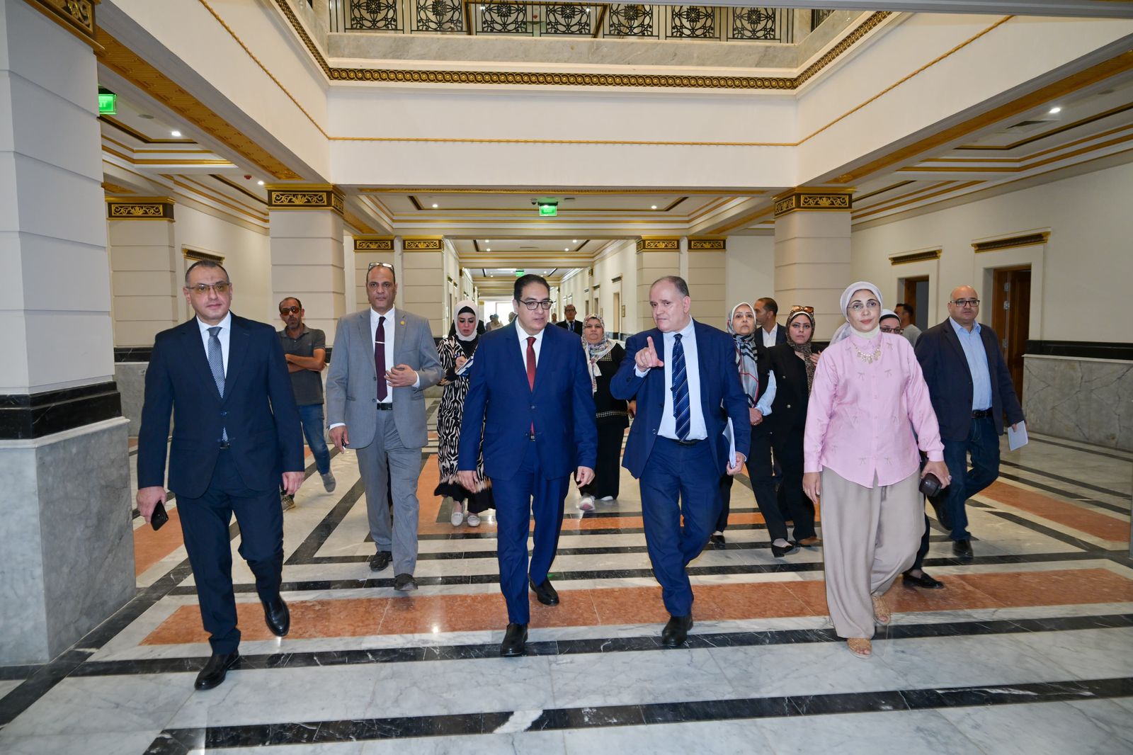 رئيس جامعة القاهرة الأهلية يتابع التجهيزات لاستقبال طلاب 2025