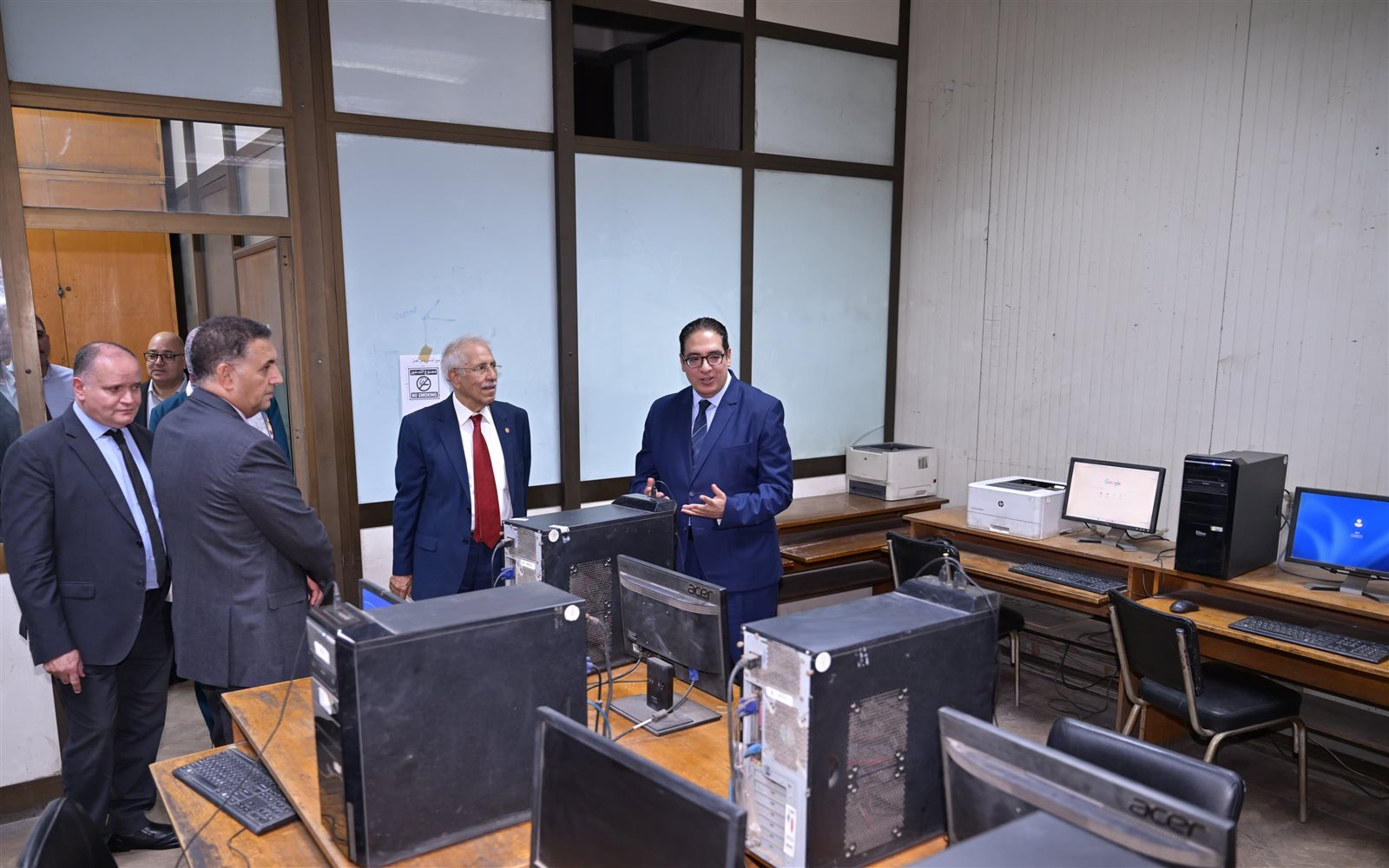 رئيس جامعة القاهرة يتفقد معامل التنسيق قبل بدء استقبال طلاب الثانوية