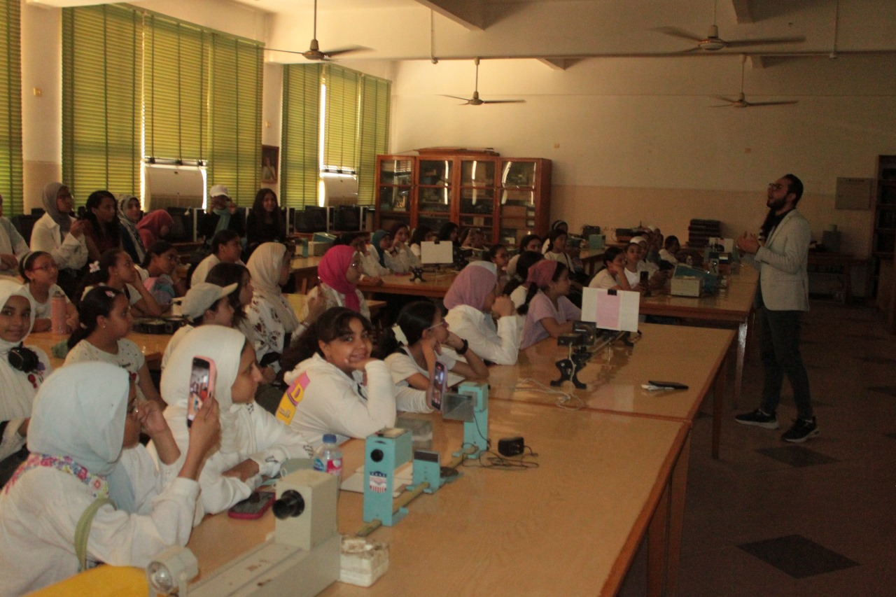 رئيس جامعة أسيوط يدعم جامعة الطفل بزيارة علمية لتعزيز وعي الأطفال