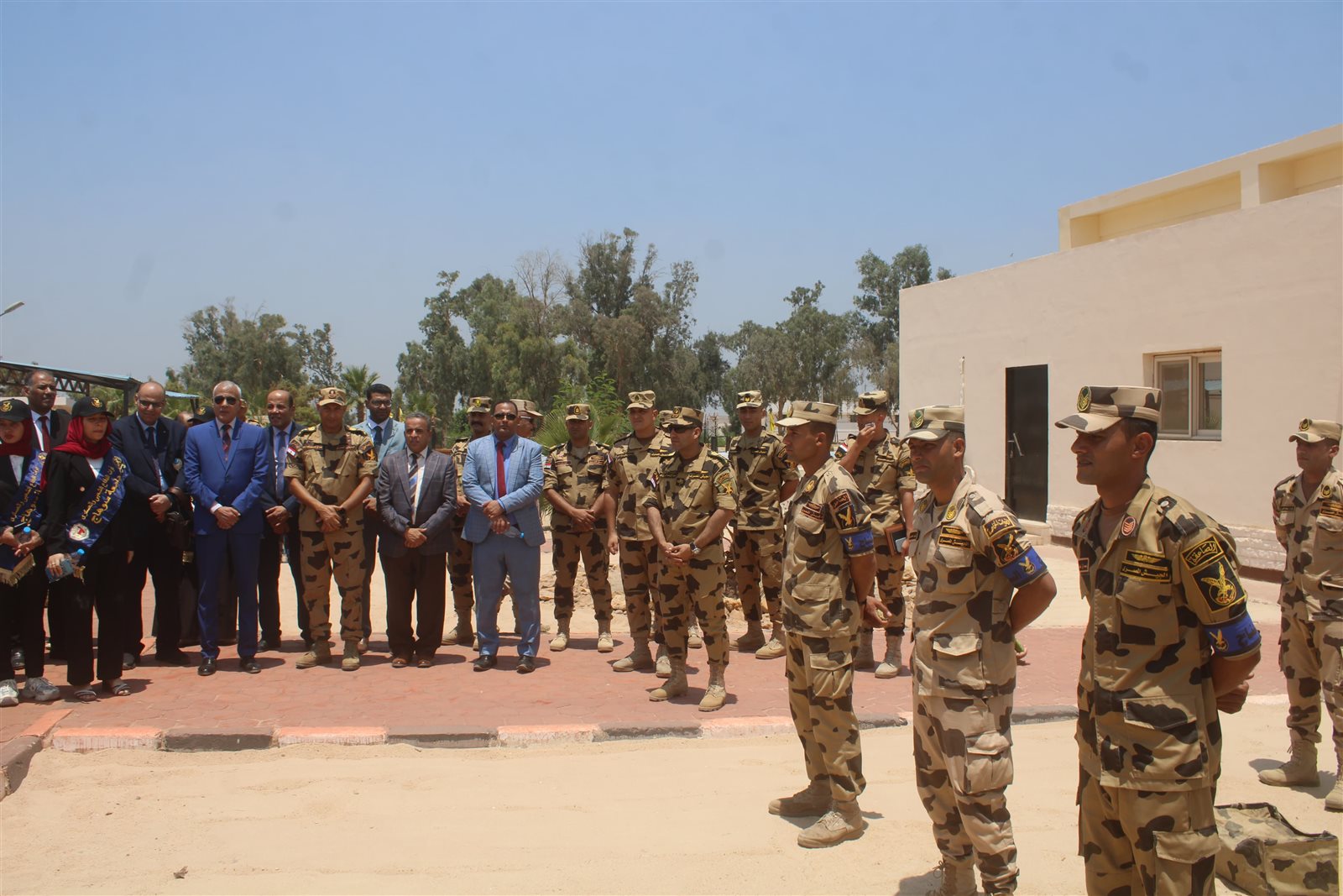 طلاب جامعة سوهاج تنظم زيارة لقيادة قوات الصاعقة المصرية 