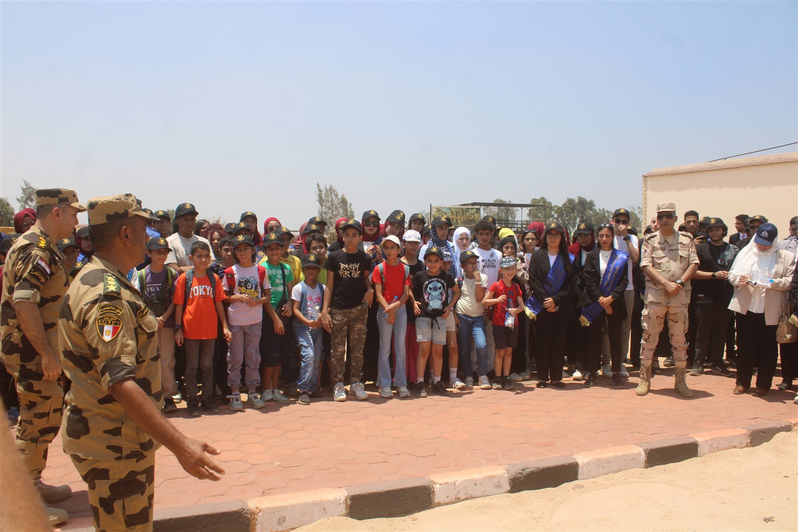 طلاب جامعة سوهاج تنظم زيارة لقيادة قوات الصاعقة المصرية 