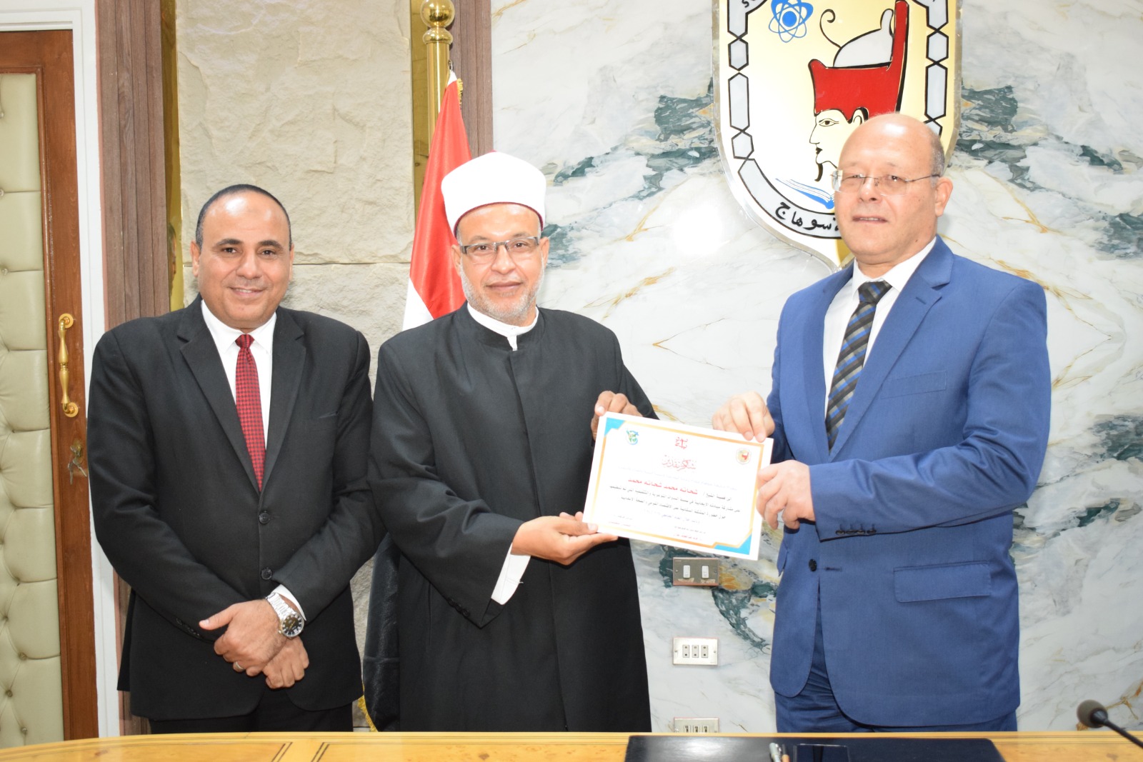 جامعة سوهاج تكرم مشايخ الأزهر والأوقاف وشركاء التوعية المجتمعية