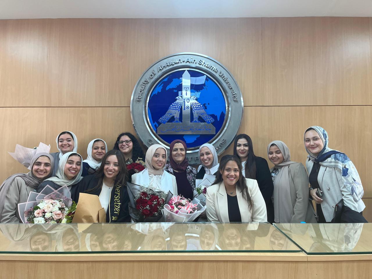 جامعة عين شمس تعرض أبحاثًا مبتكرة لطلاب الألسن بنظام الساعات