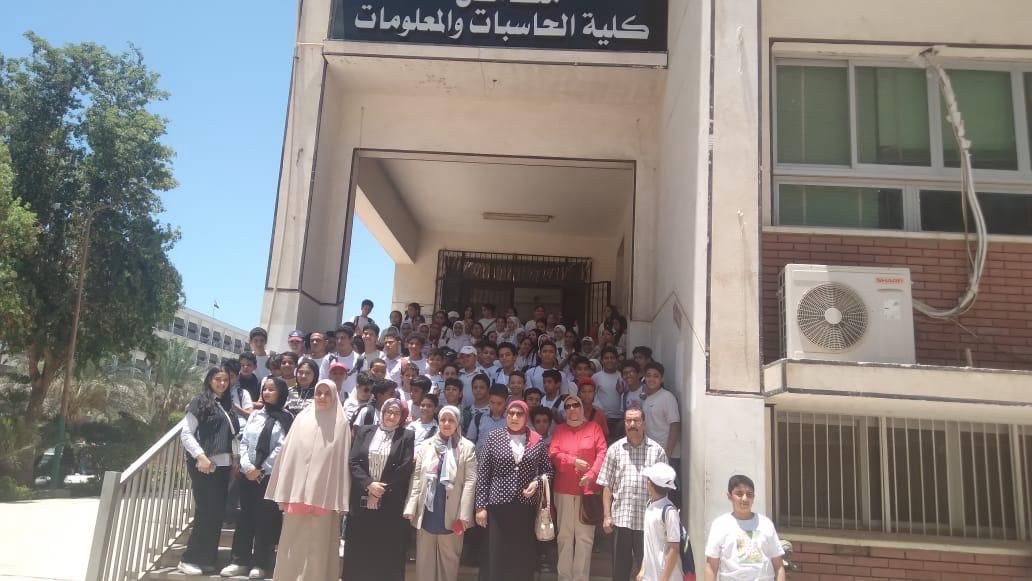 جامعة الطفل تزور حاسبات ومعلومات أسيوط