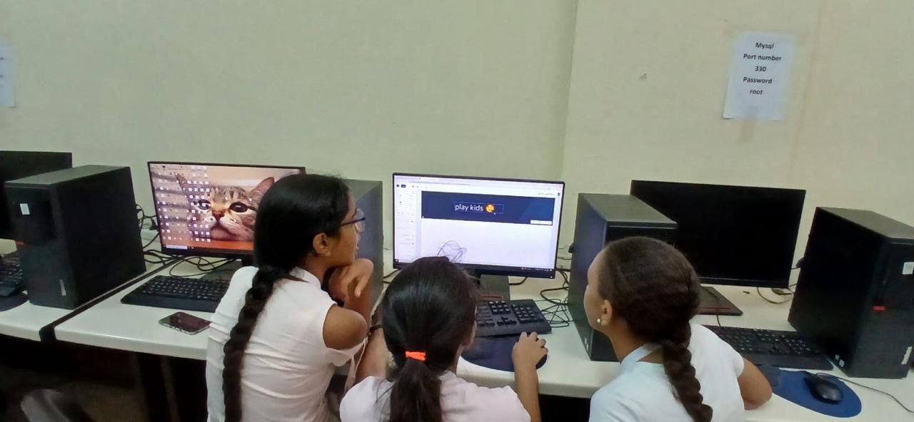 جامعة الطفل تزور حاسبات ومعلومات أسيوط