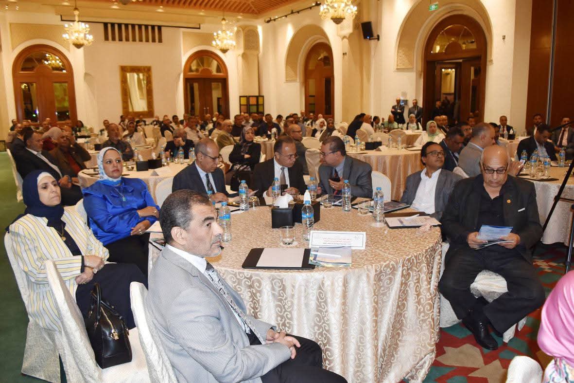 وزير التعليم العالي يدعم تقليل الاستيراد عبر البحث العلمي