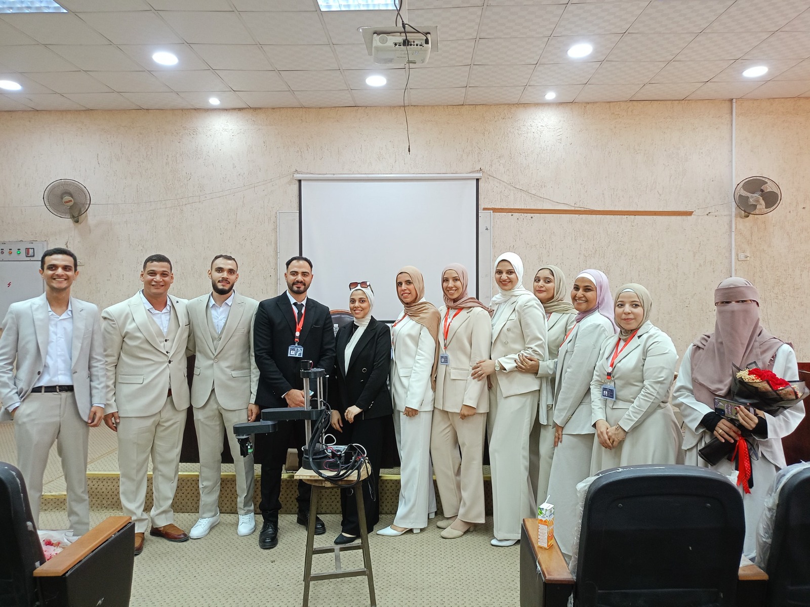 طلاب جامعة حلوان يخترعون ذراع روبوت ليزري للتحكم الذكي