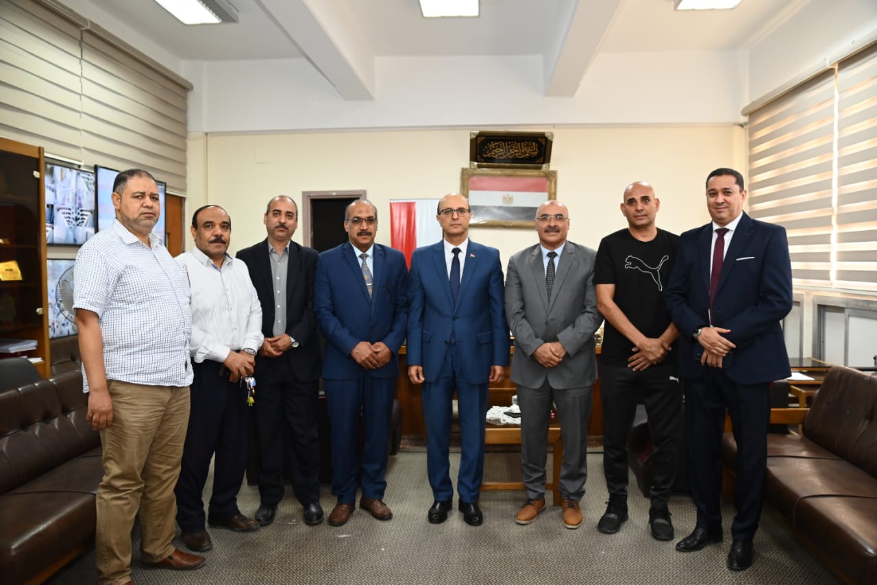 رئيس جامعة أسيوط يتابع اختبارات القدرات 2025 بكلية علوم الرياضة