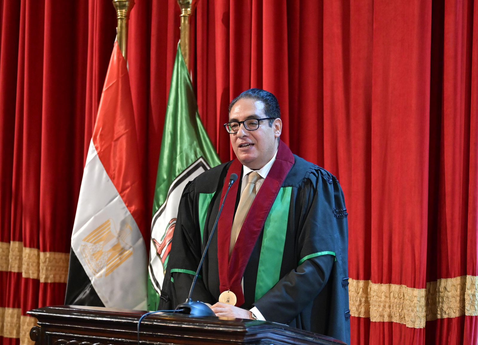 جامعة القاهرة تحتفل بتخريج الدفعة 97 من الطلاب الوافدين بكلية طب الأسنان