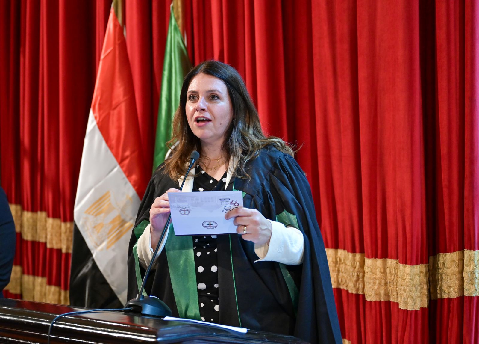 جامعة القاهرة تحتفل بتخريج الدفعة 97 من الطلاب الوافدين بكلية طب الأسنان