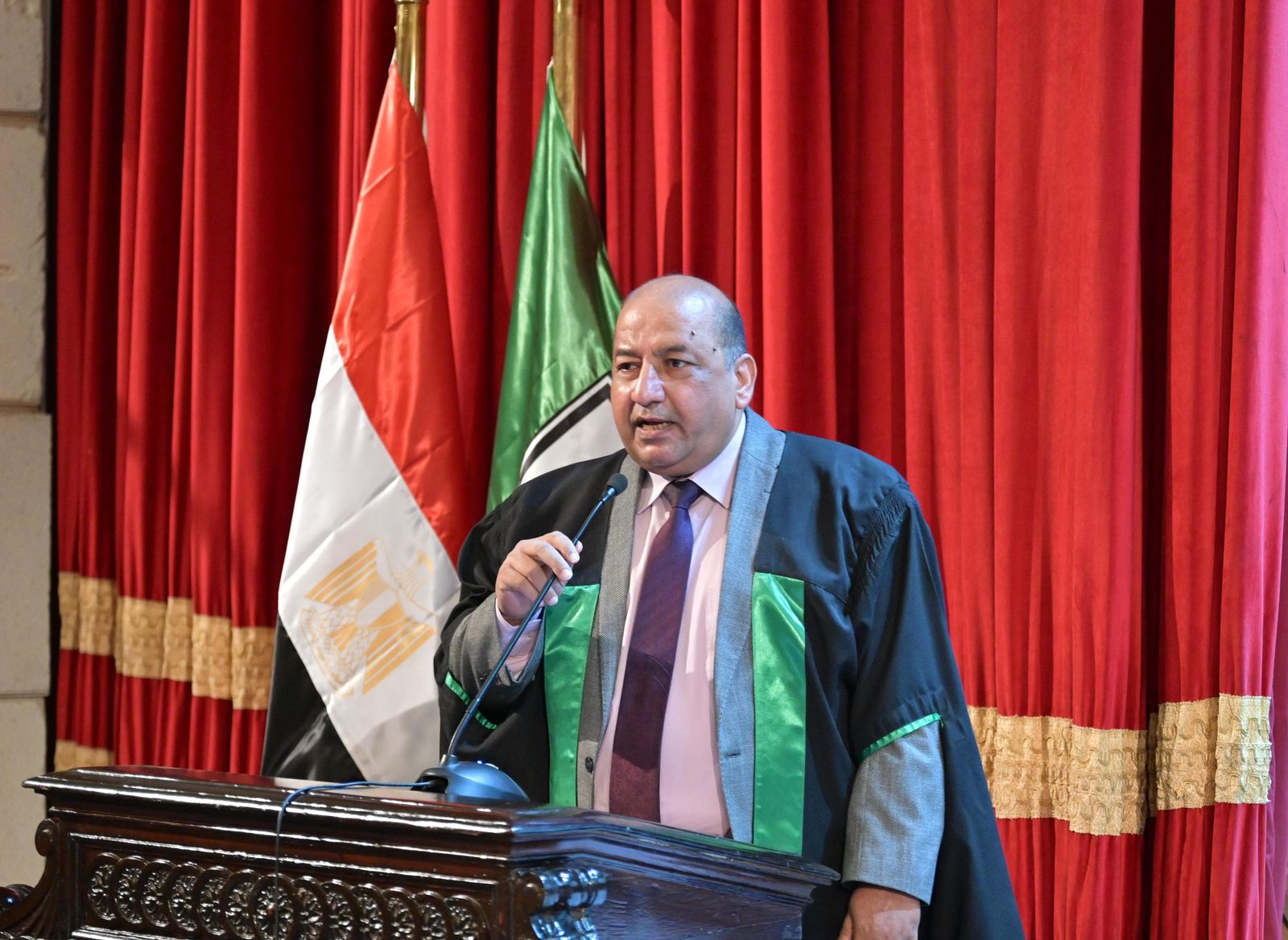 جامعة القاهرة تحتفل بتخريج الدفعة 97 من الطلاب الوافدين بكلية طب الأسنان