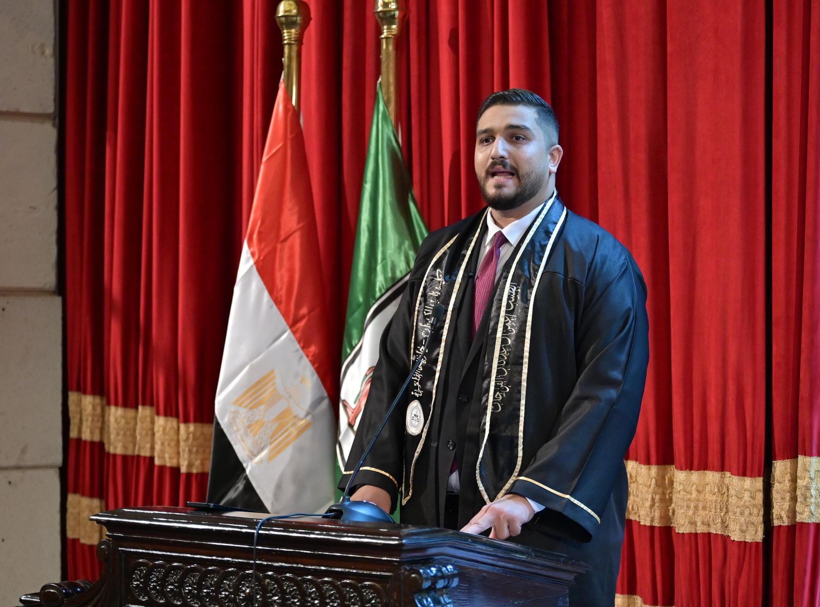 جامعة القاهرة تحتفل بتخريج الدفعة 97 من الطلاب الوافدين بكلية طب الأسنان