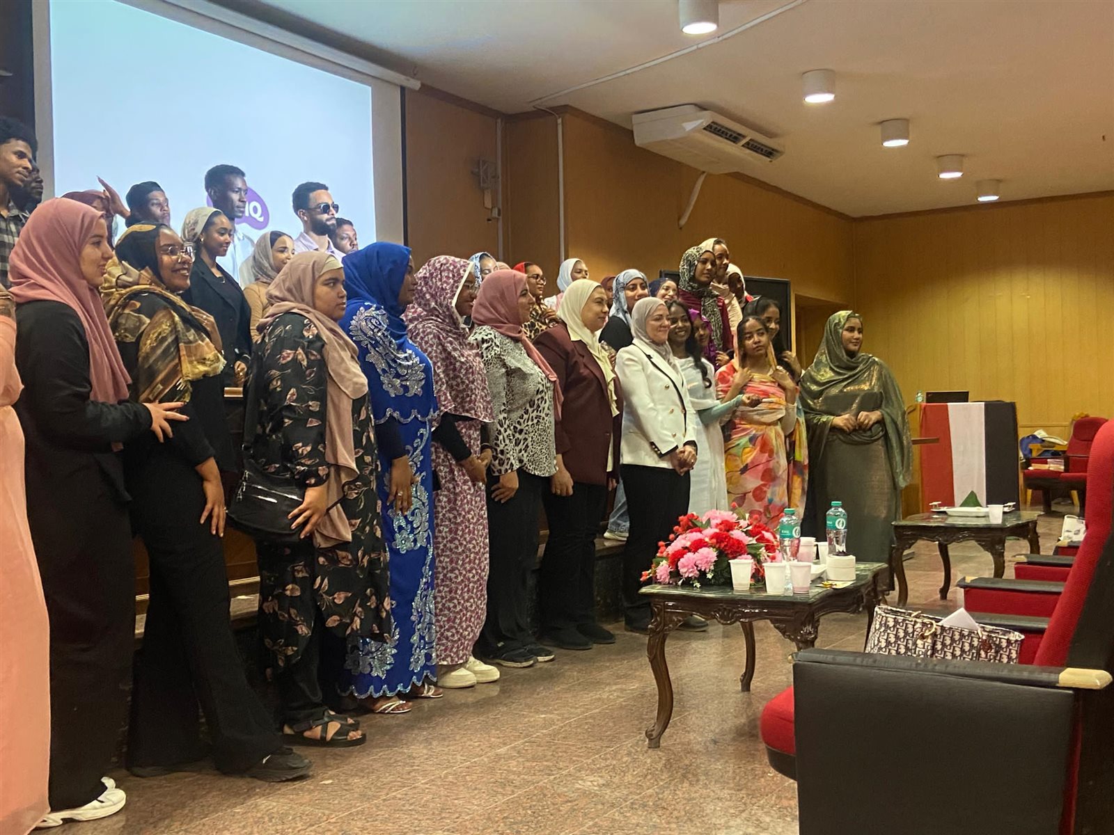 كلية الألسن جامعة عين شمس تنظم حفل ختام أنشطة الطلاب الوافدين