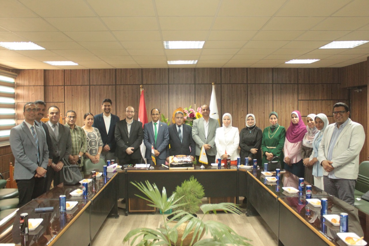 جامعة أسيوط تعقد اجتماعًا لمتابعة مسابقة أفضل كلية صديقة للبيئة