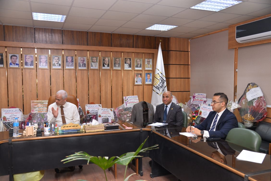 جامعة أسيوط تعقد اجتماع مجلس إدارة مركز التعليم الإلكتروني لدعم التحول الرقمي