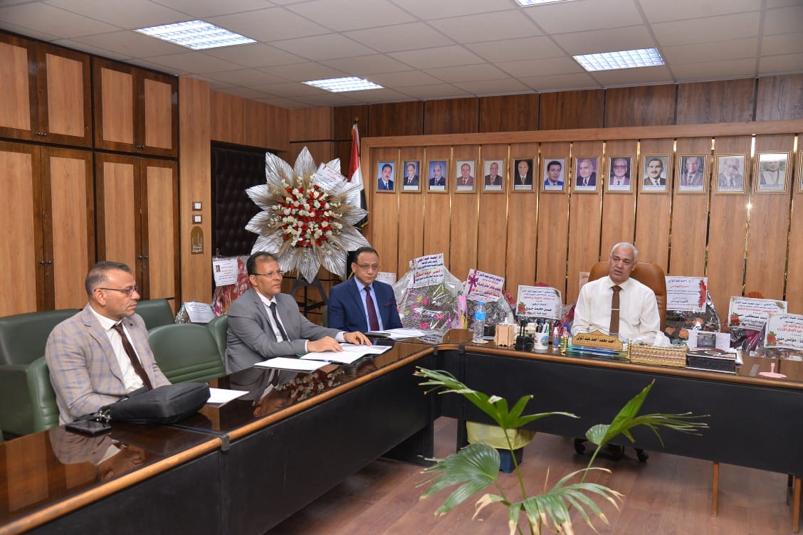 جامعة أسيوط تعقد اجتماع مجلس إدارة مركز التعليم الإلكتروني لدعم التحول الرقمي