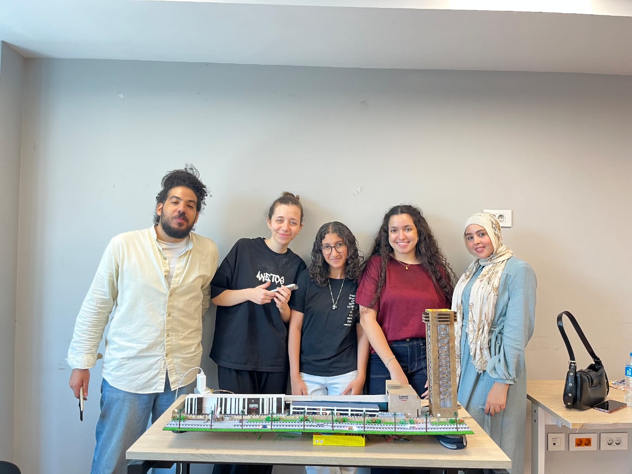 جامعة عين شمس تنظم ورشة عمل تطبيقية بالتعاون مع شركة السويدي للكابلات