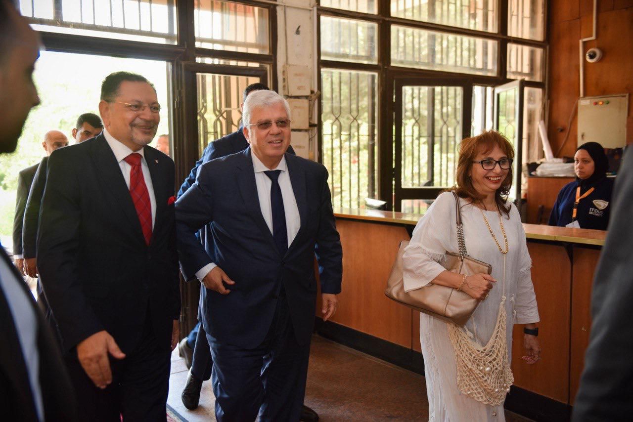 وزير التعليم العالي يستعرض السياسة الوطنية للابتكار المستدام في جامعة القاهرة