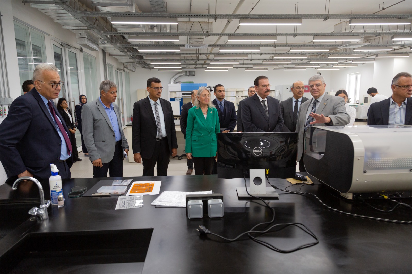 الجامعة المصرية اليابانية تبحث تعزيز الشراكة في الهيدروجين الأخضر مع أبو قير للأسمدة