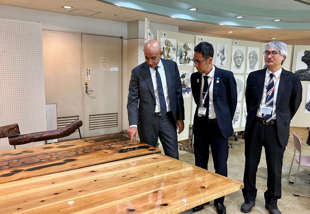 وزير التربية والتعليم يزور مدرسة كوازاه الفنية بطوكيو