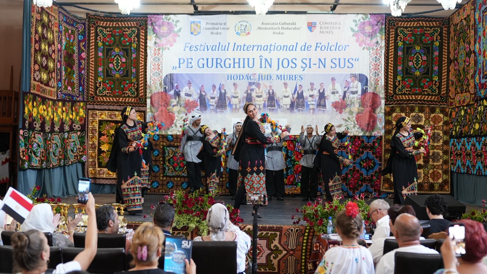 عمدة هوداك برومانيا يكرم طلاب جامعة سيناء 