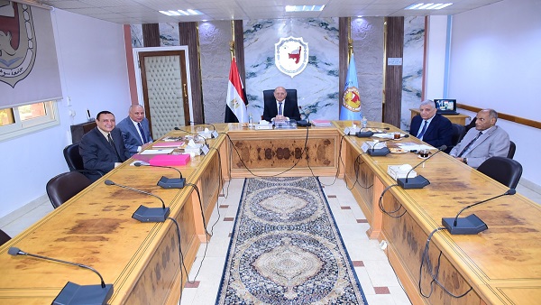 جامعة سوهاج تختار عمداء الألسن والصيدلة وفق رؤية مستقبلية