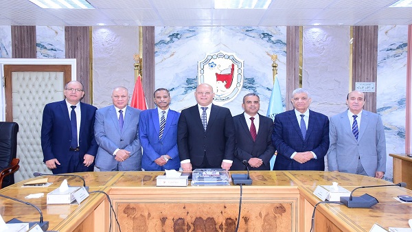 جامعة سوهاج تختار عمداء الألسن والصيدلة وفق رؤية مستقبلية