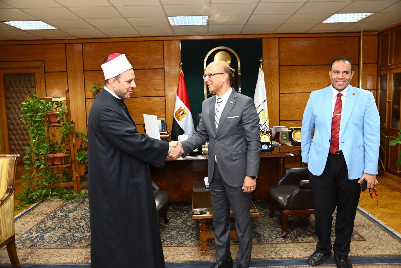 الدكتور المنشاوي يستقبل الأمين العام المساعد للجنة العليا لشئون الدعوة بمجمع البحوث الإسلامية