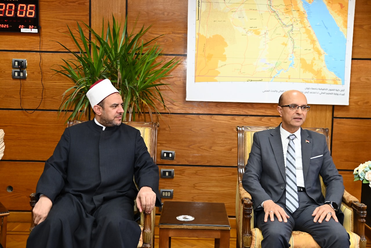 الدكتور المنشاوي يستقبل الأمين العام المساعد للجنة العليا لشئون الدعوة بمجمع البحوث الإسلامية