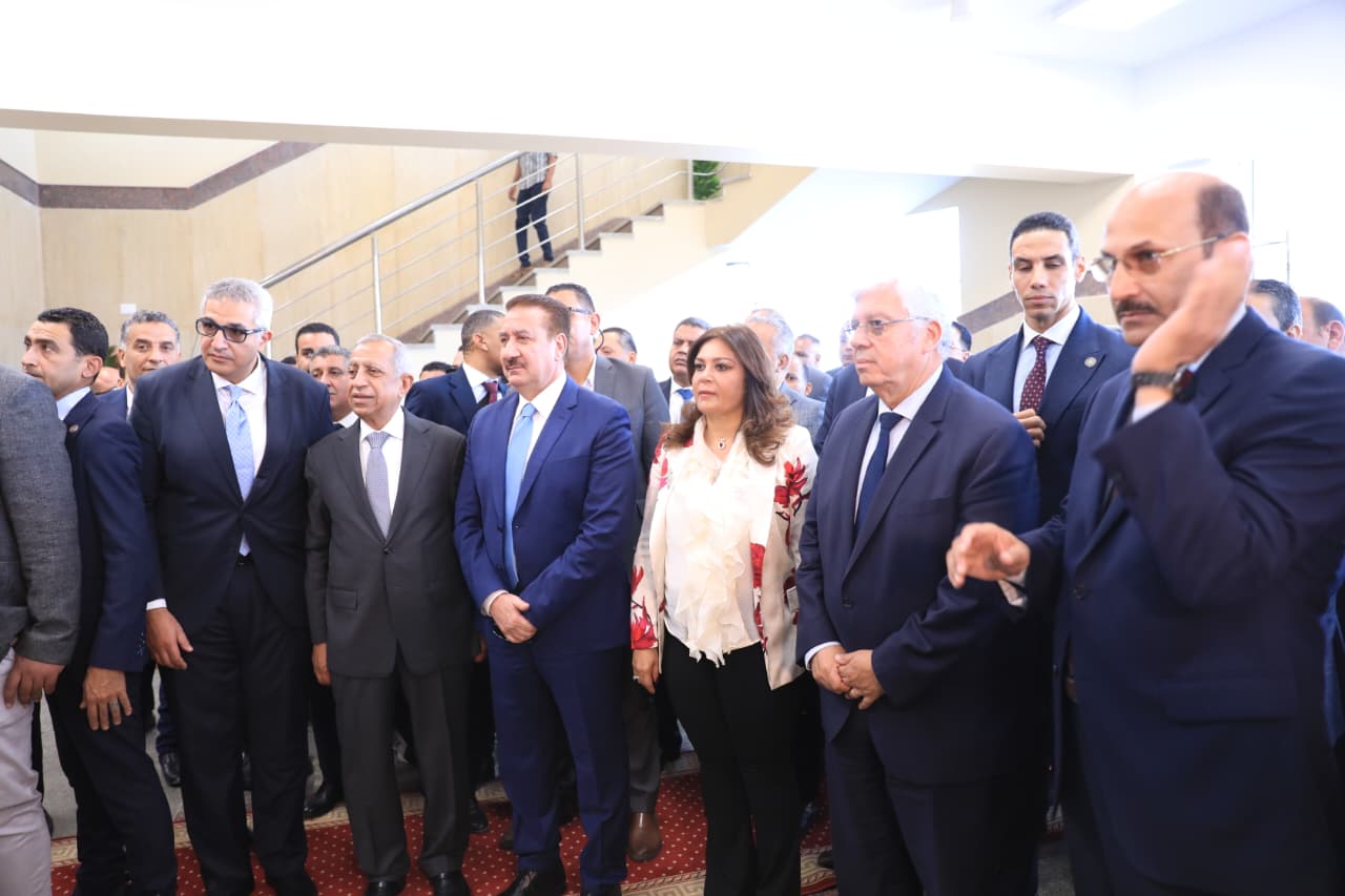 وزير التعليم العالي يفتتح جامعة السادات الأهلية