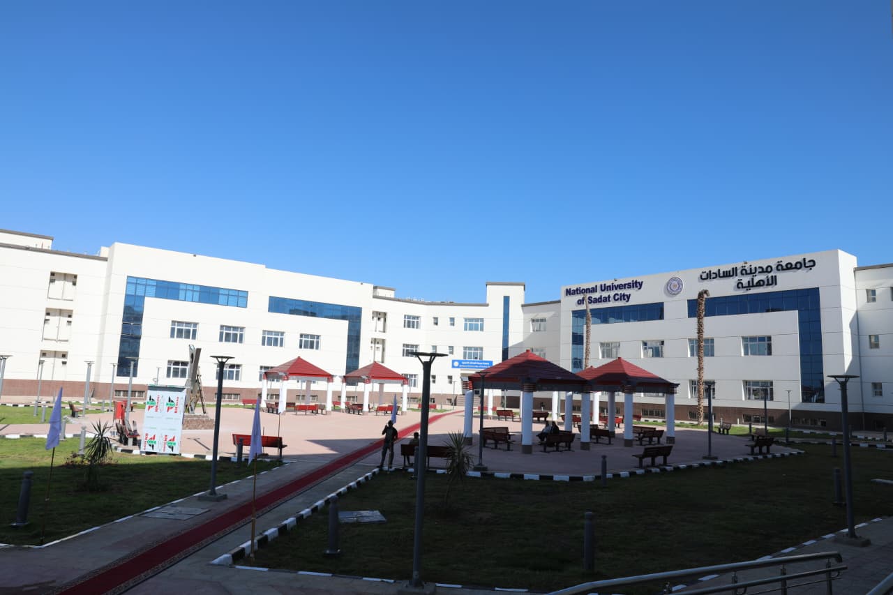 وزير التعليم العالي يفتتح جامعة السادات الأهلية