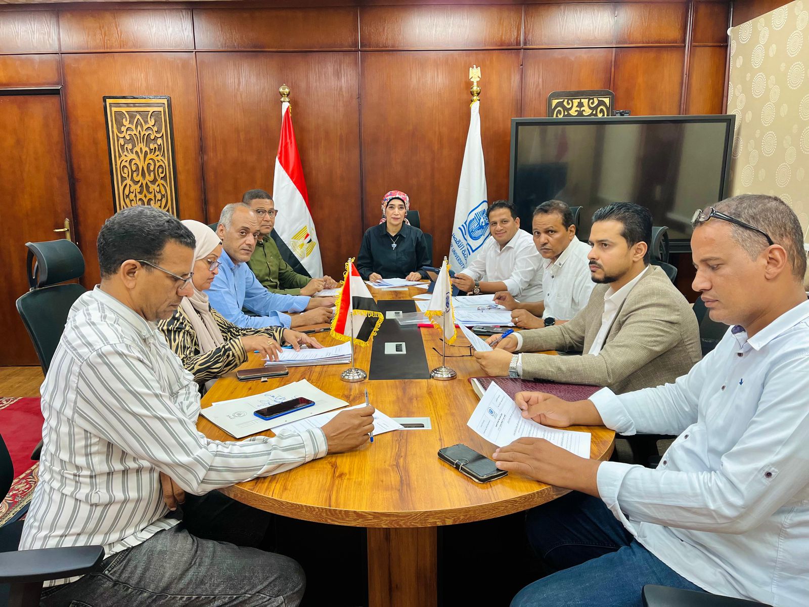 رئيس جامعة الأقصر تشارك في الاجتماع الدوري للجنة المنشآت الجامعية