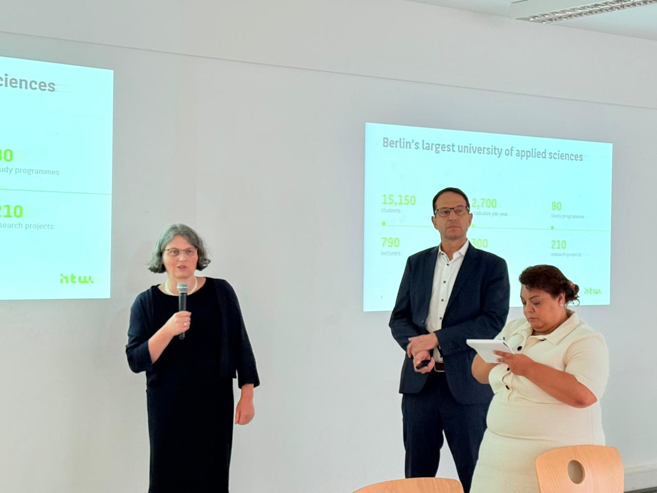 أوائل الثانوية العامة في حرم الجامعة الألمانية ببرلين