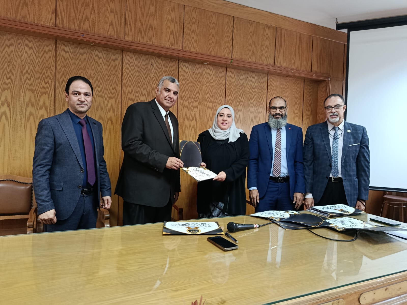 كلية العلوم جامعة حلوان تحتفل بالمتميزين في ضمان الجودة والإرشاد الأكاديمي