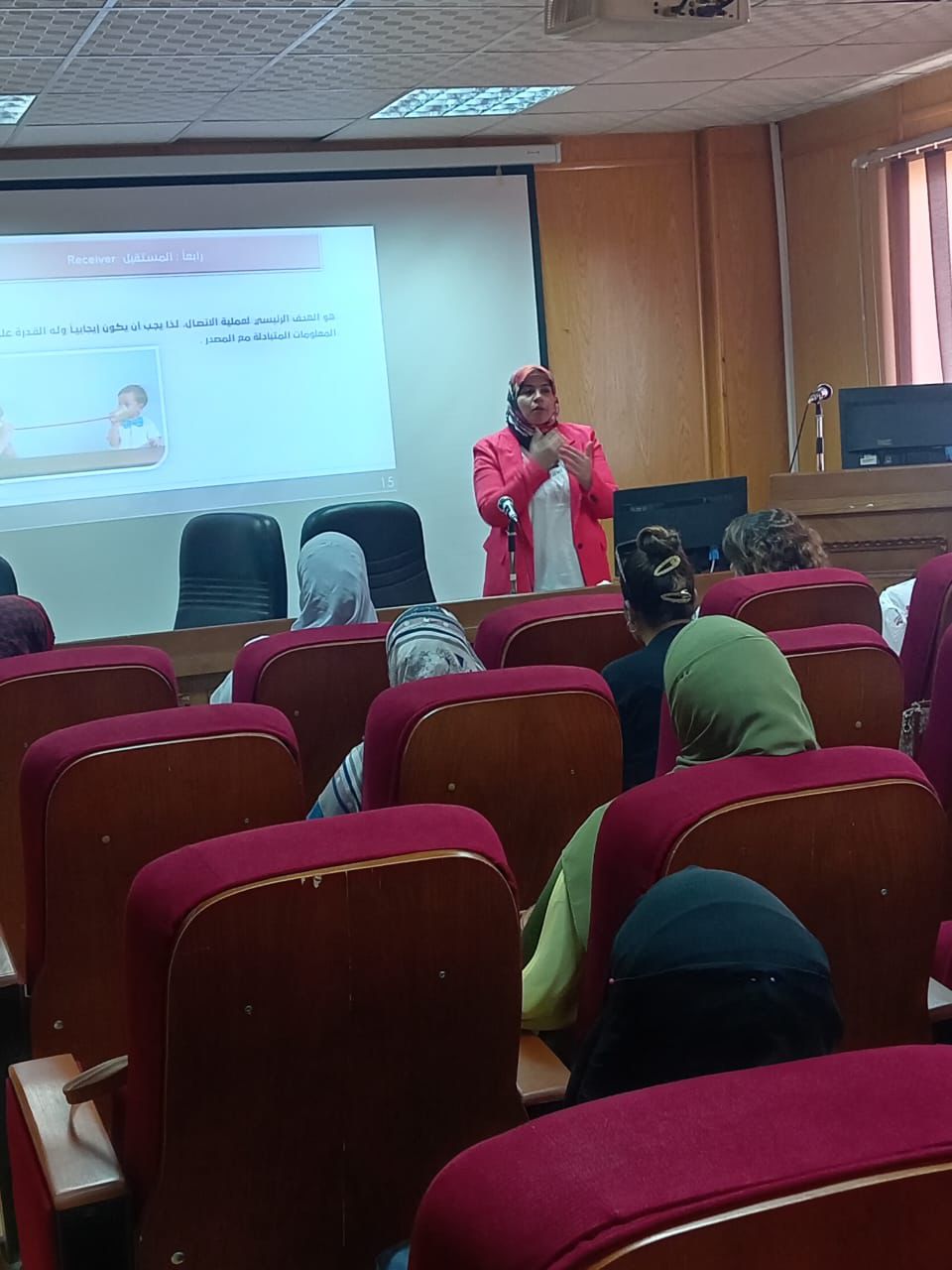 جامعة الأقصر تعزز دور الرائدات الريفيات بتنظيم ورشة الاتصال الفعال