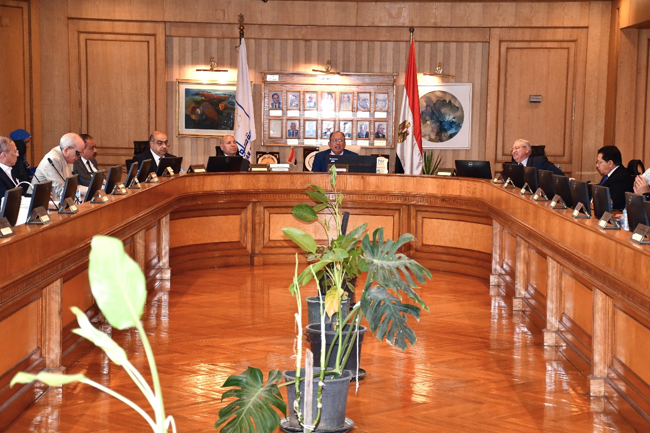 مجلس جامعة حلوان يستعرض إنجازات الجامعة منذ 2022