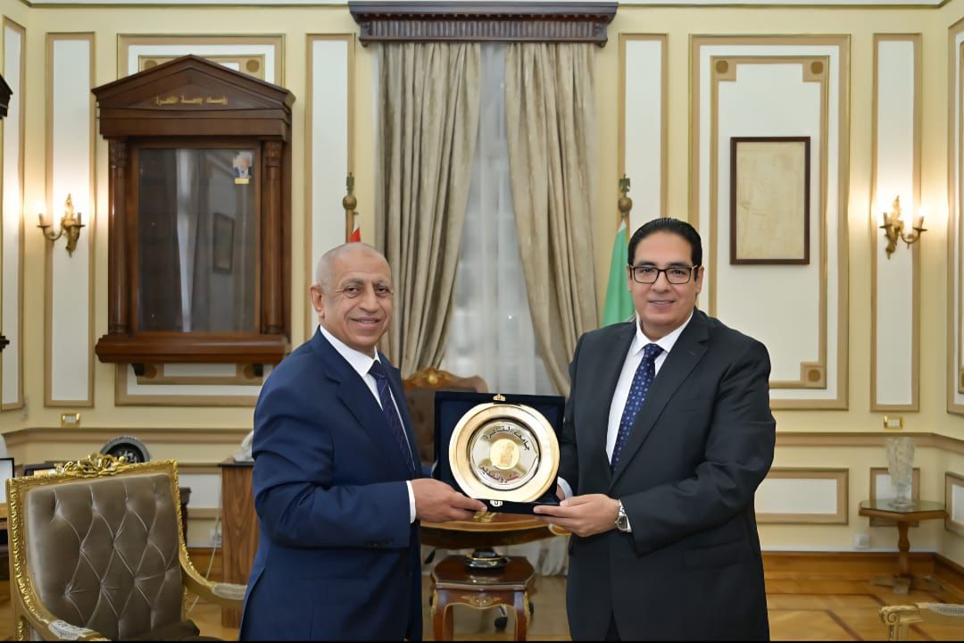 رئيس جامعة القاهرة يستقبل رئيس الأكاديمية العربية للعلوم والتكنولوجيا 