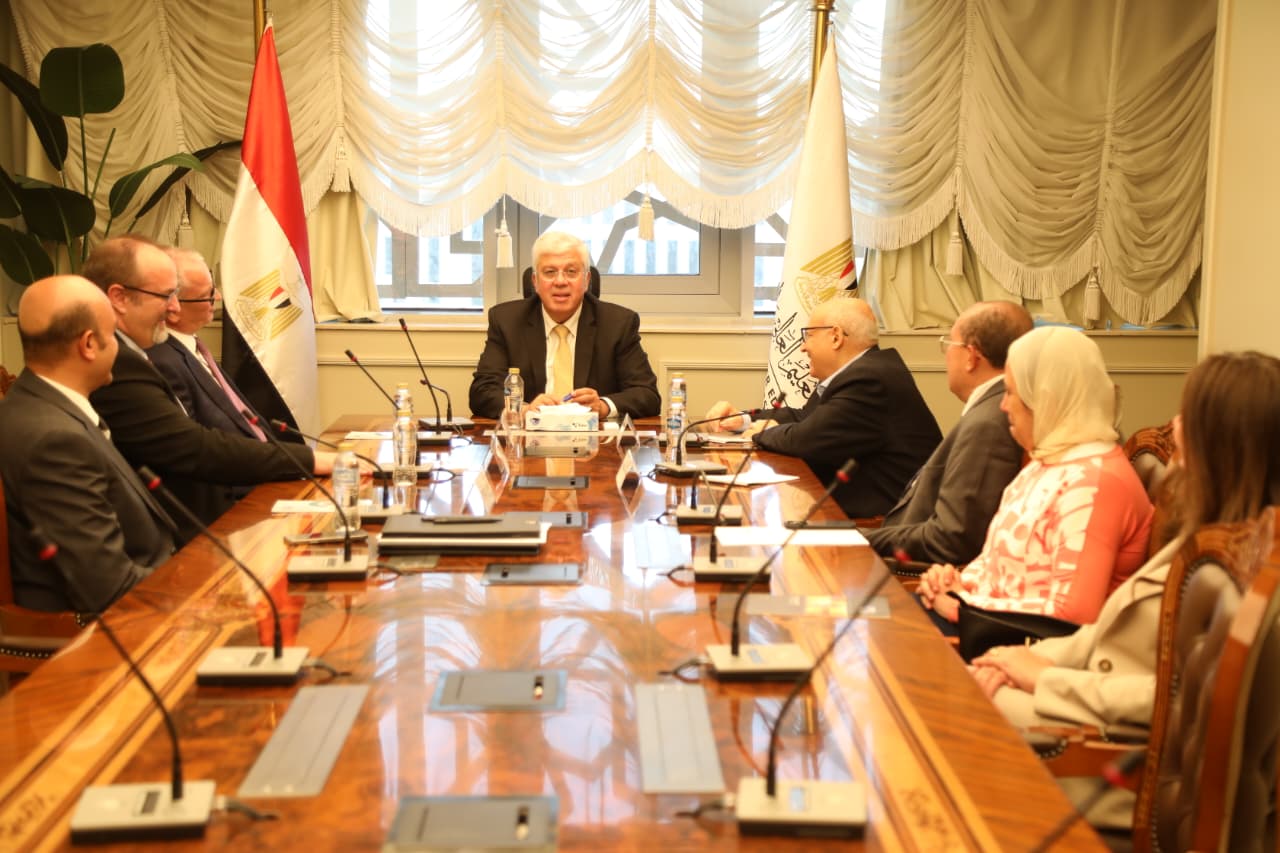 وزير التعليم العالي يطلق شراكة كبرى بين مؤسسة الجامعات الكندية في مصر وجامعة أنجليا روسكين البريطانية