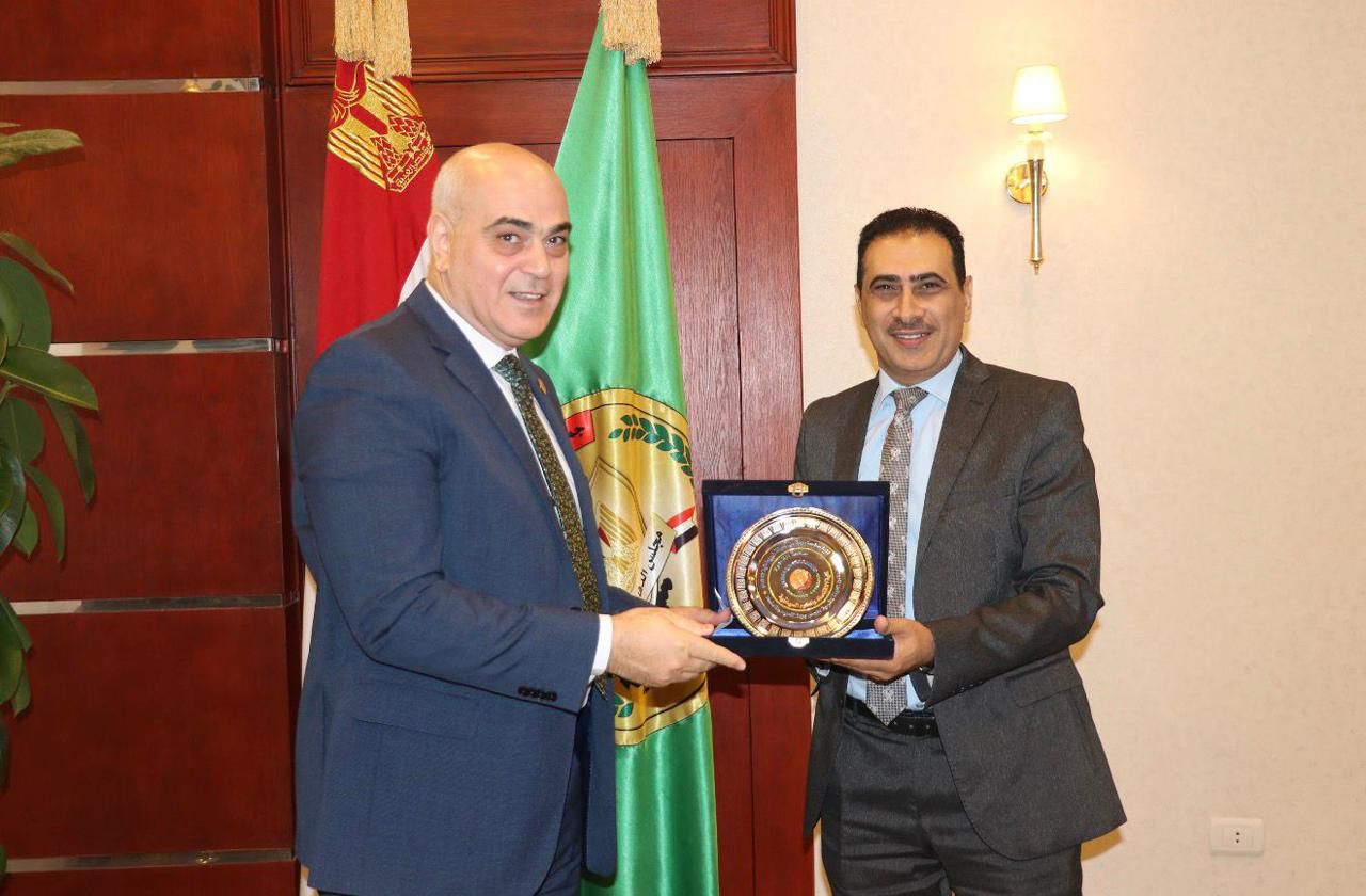 جامعة القاهرة ومجلس الدفاع الوطني يطلقان تدريبًا صيفيًا غير مسبوق لطلاب كلية الاقتصاد والعلوم السياسية