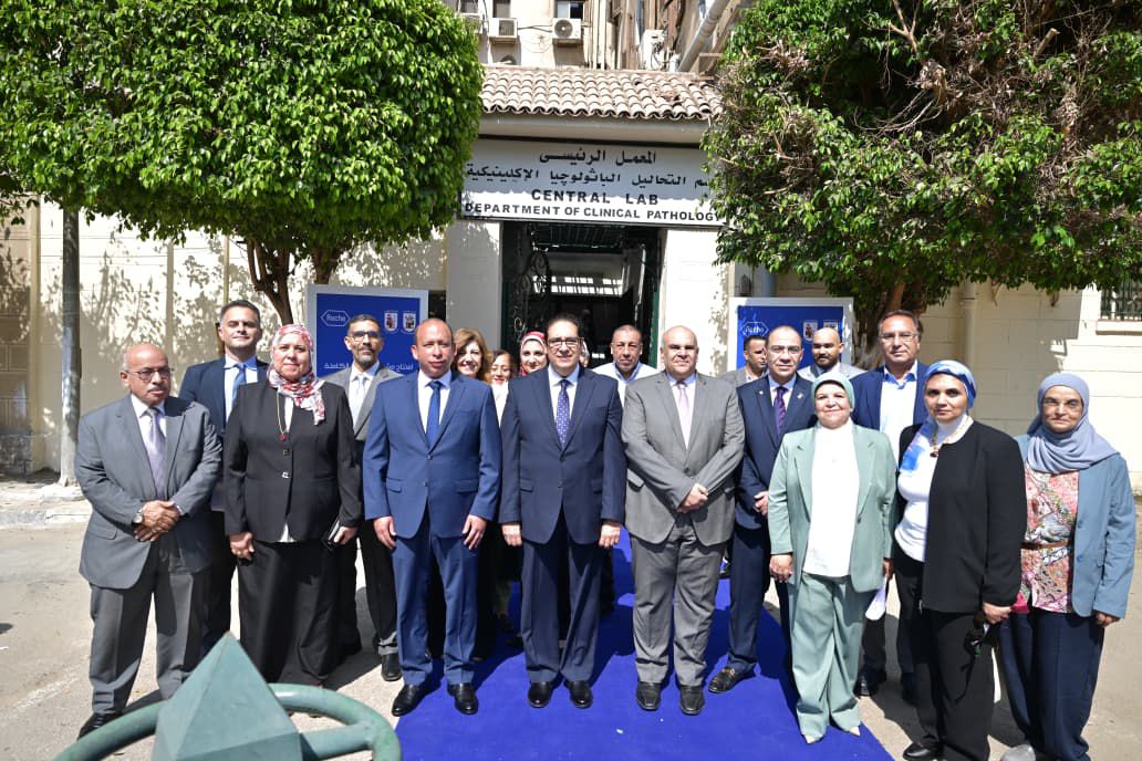 جامعة القاهرة تطلق أكبر معمل ذكي للتحاليل الطبية في قصر العيني
