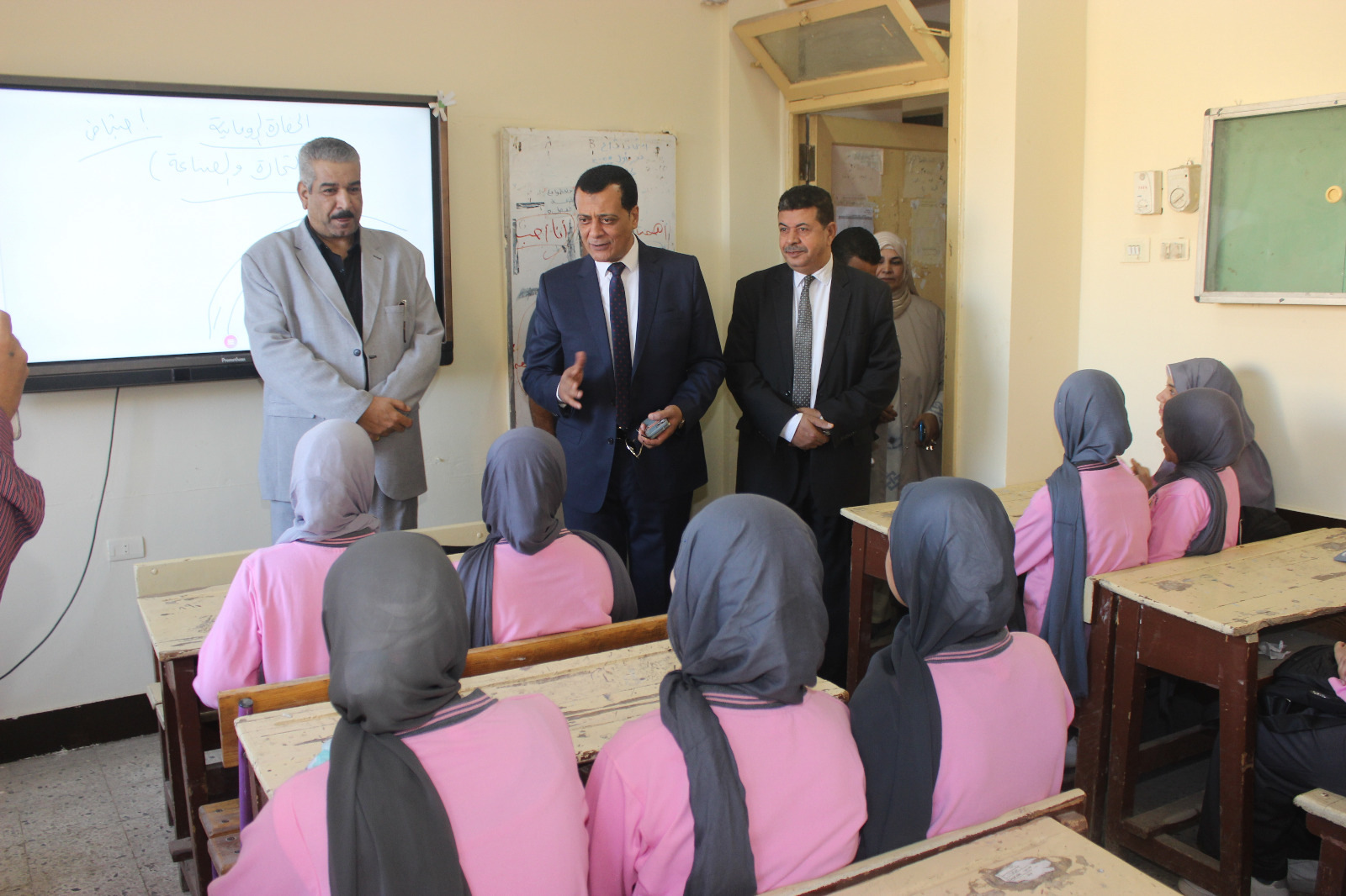 جولة مدير تعليم سوهاج وإعلانه انطلاقة العام الدراسي 2025 بانضباط مميز