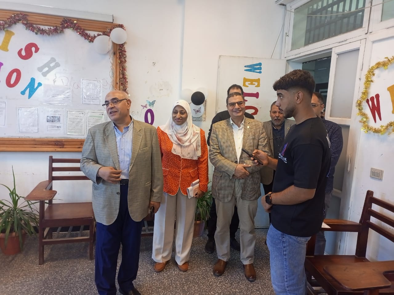 نائب رئيس جامعة دمنهور يتفقد انتظام العملية التعليمية بكليتي التربية والتجارة