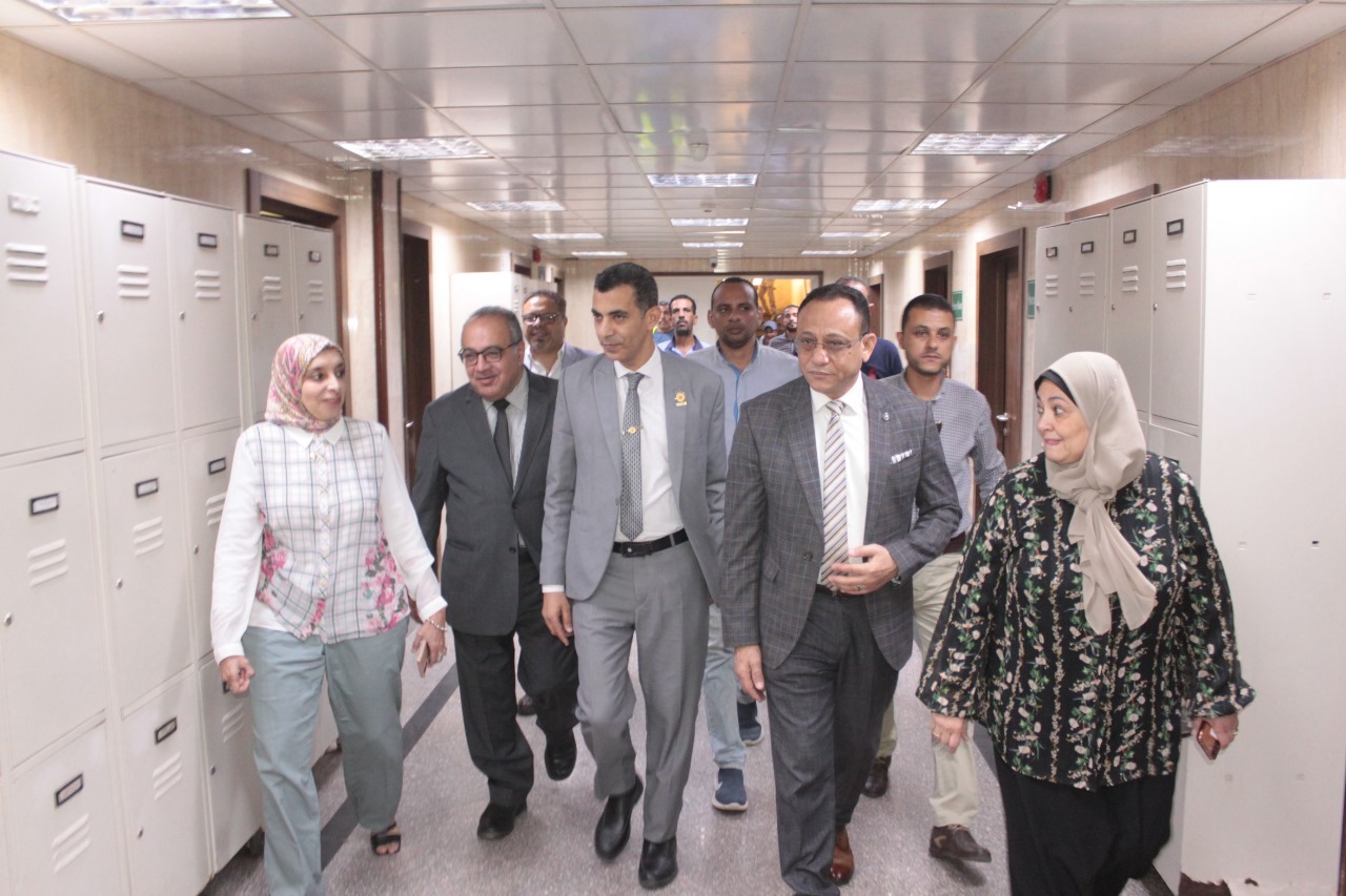 جامعة أسيوط تقود طفرة بحثية بمعامل متطورة 