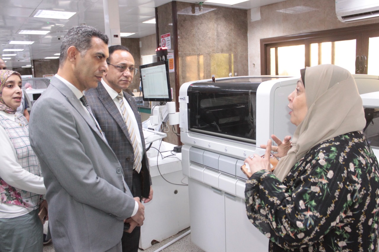 جامعة أسيوط تقود طفرة بحثية بمعامل متطورة 