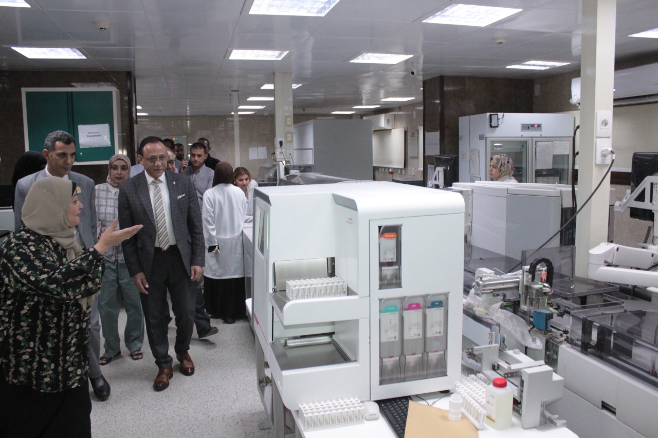 جامعة أسيوط تقود طفرة بحثية بمعامل متطورة 